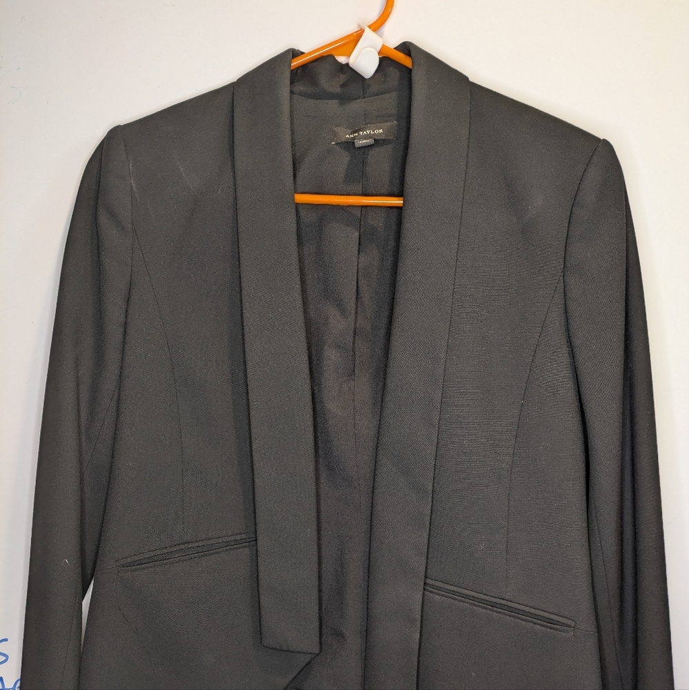 Ann Taylor Size 4 Black Blazer